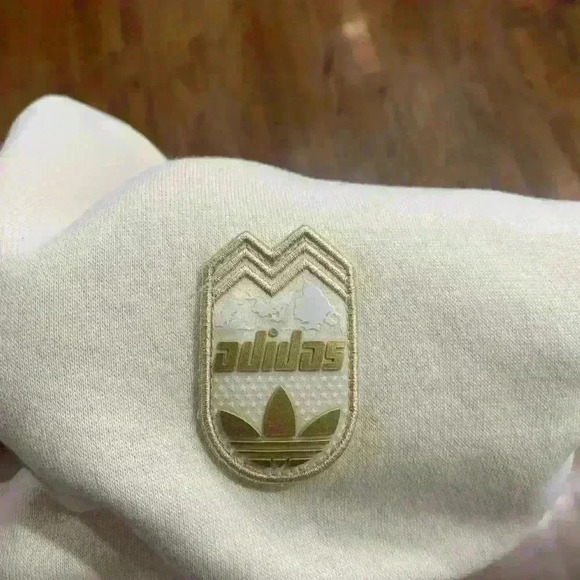 Adidas Woman’s cropped sweatshirt size M - Picture 7 of 7